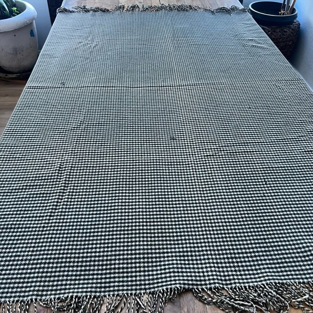Unbranded Throw Blanket 65 x 60" Houndstooth Wool Black and White Tasseled